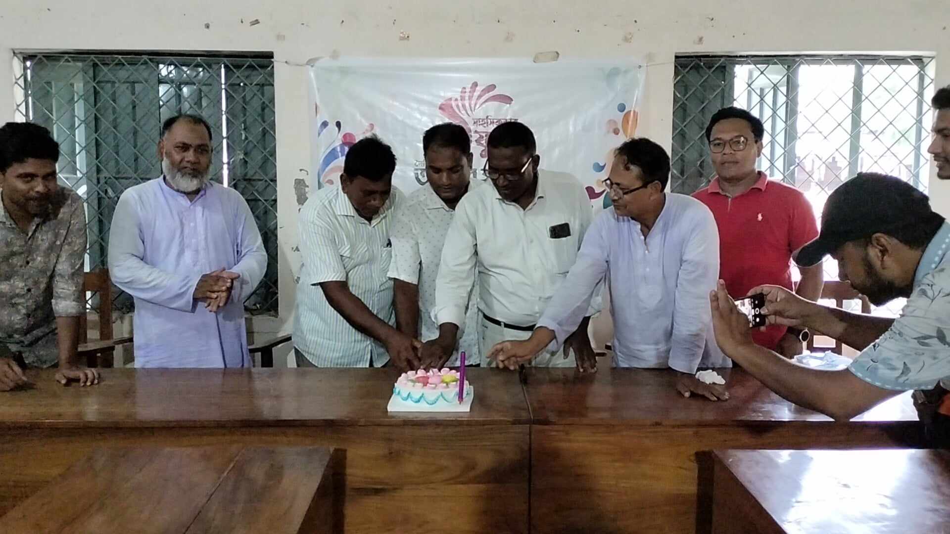 পীরগঞ্জে দৈনিক আমার সংবাদ পত্রিকার প্রতিষ্ঠা বার্ষিকী পালিত হয়েছে